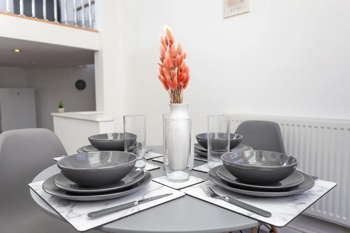 Perfectly Placed Cozy Flat In The Citys Heart Apartment Cardiff